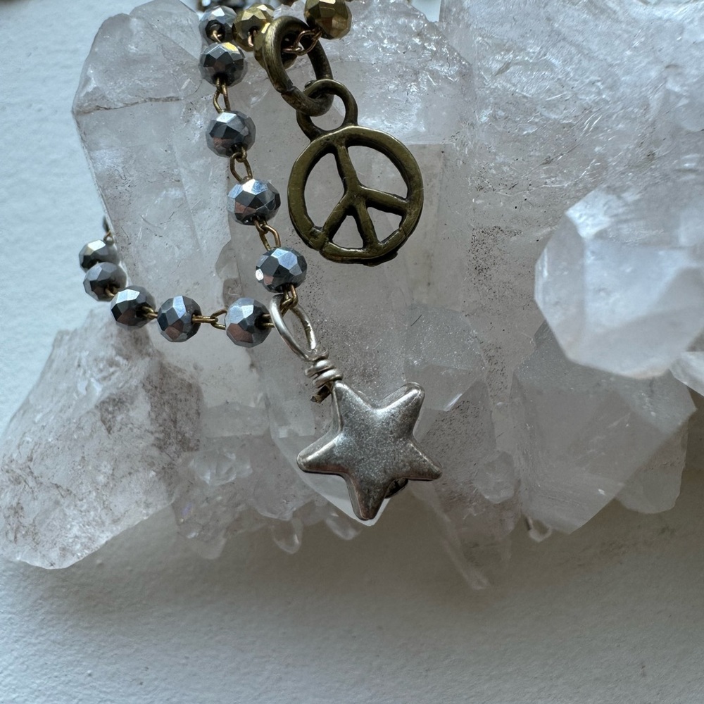 Star and peace sign necklace set